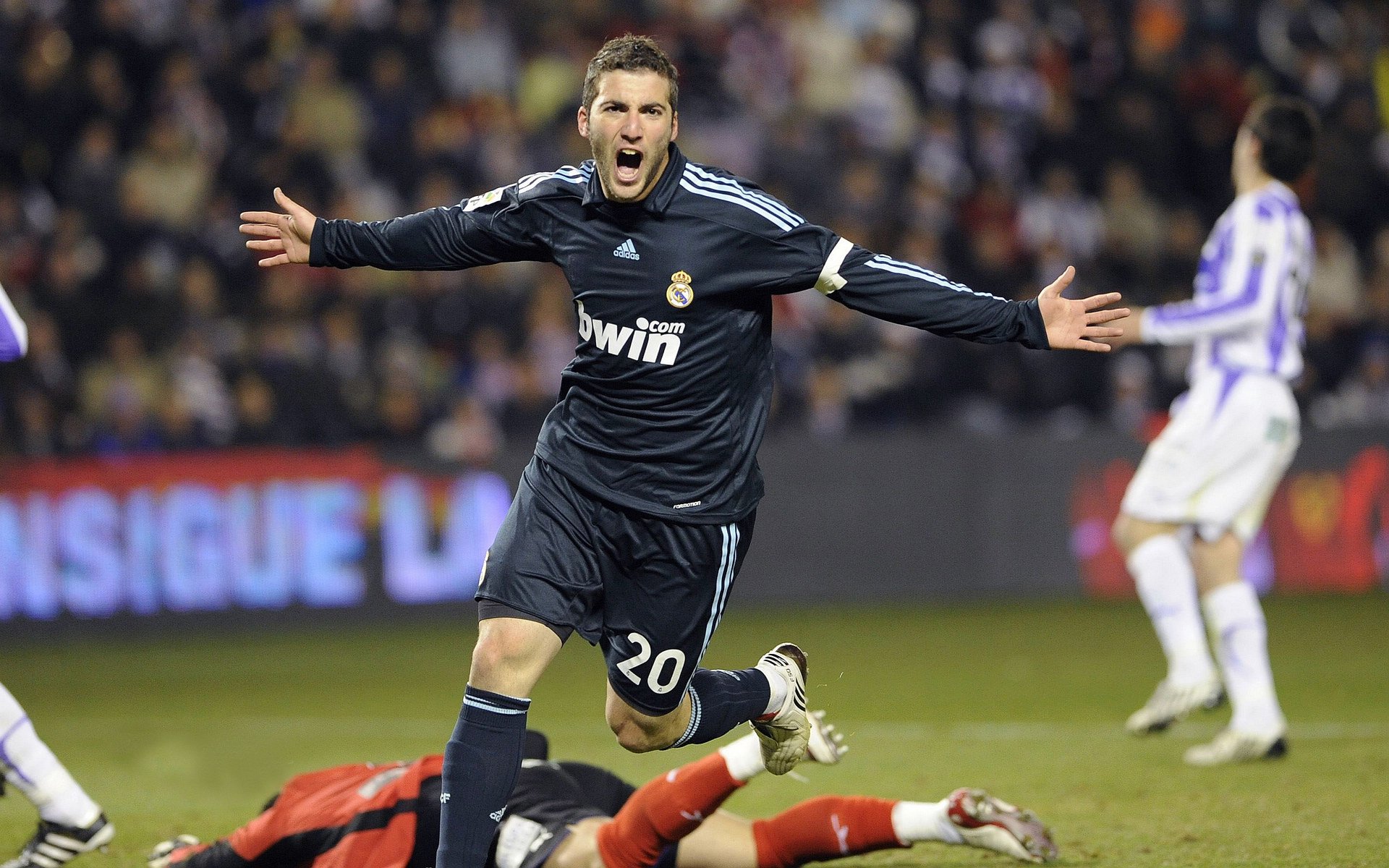 中国足球裁判员国际交流项目正式启动，提升判罚全球水平，国家足球裁判员