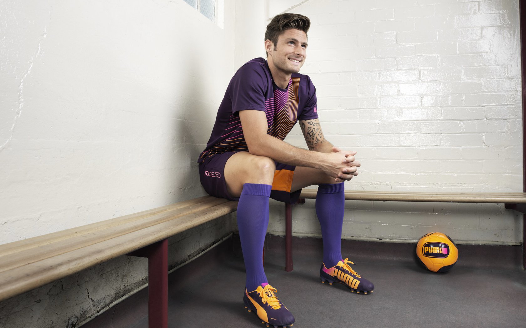 开云网页版登录入口-球迷自发组织为球队送行展现深厚情感，自发组织的足球赛